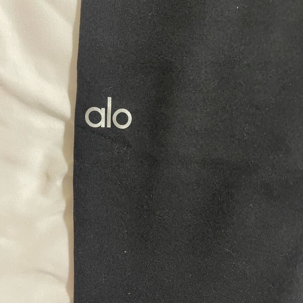 Alo Airbrush High-Waist Heart Throb Legging - Picture 4 of 5